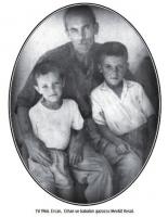 Ercan Kesal, ağabeyi Erhan ve babası gazozcu Mevlüt Kesal-1966.